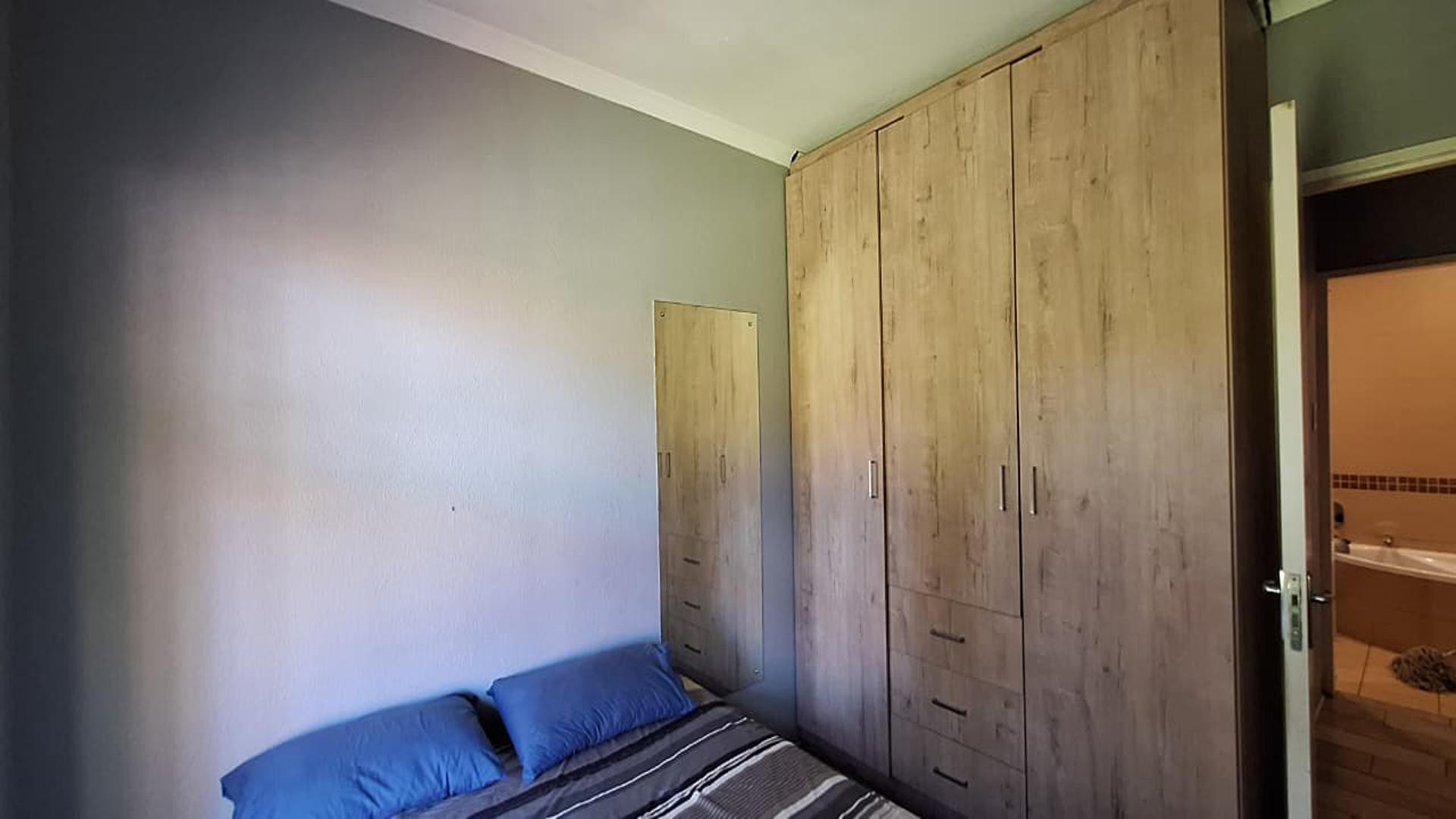 Bed Room 2 - 11 square meters of property in Birchleigh