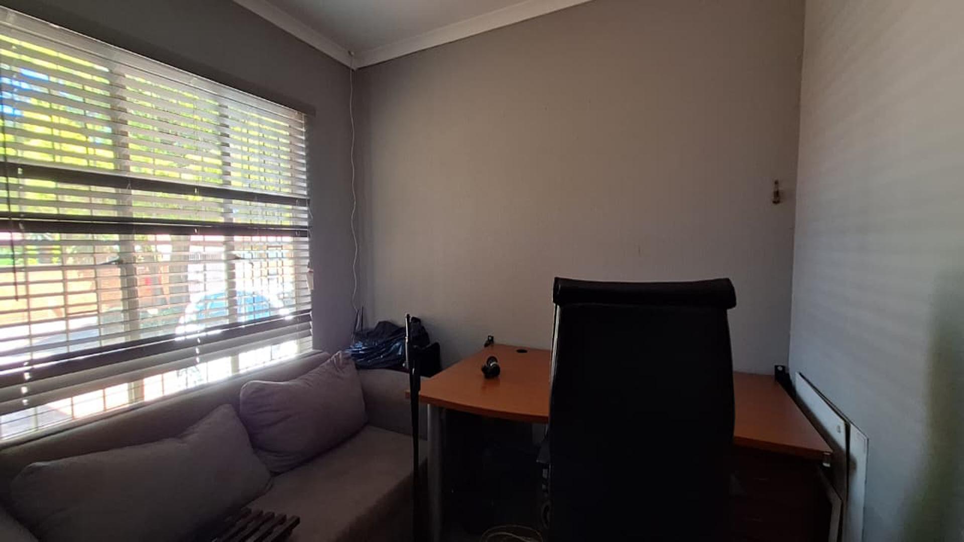 Study - 8 square meters of property in Birchleigh