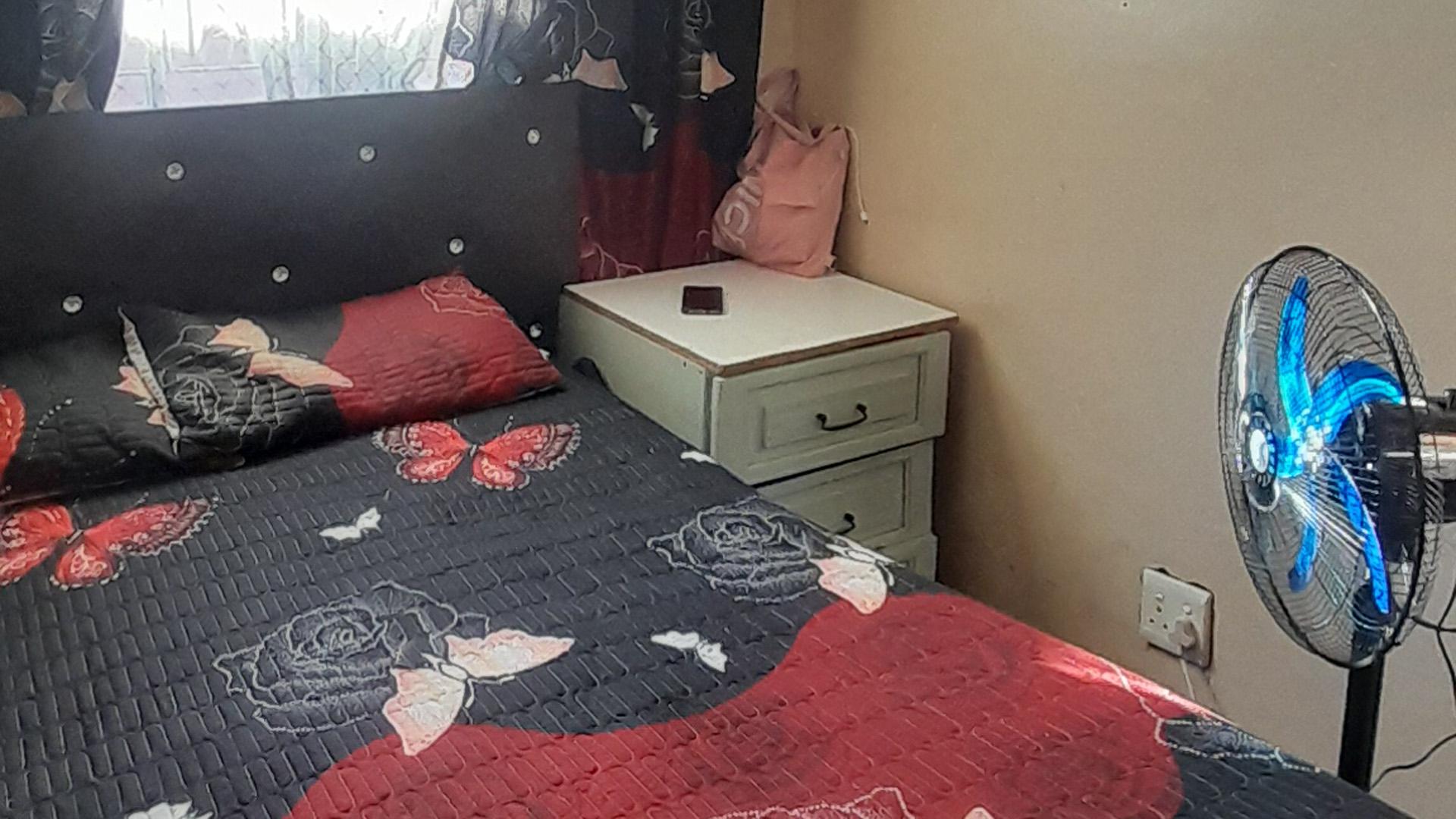 Bed Room 2 of property in Motherwell 3