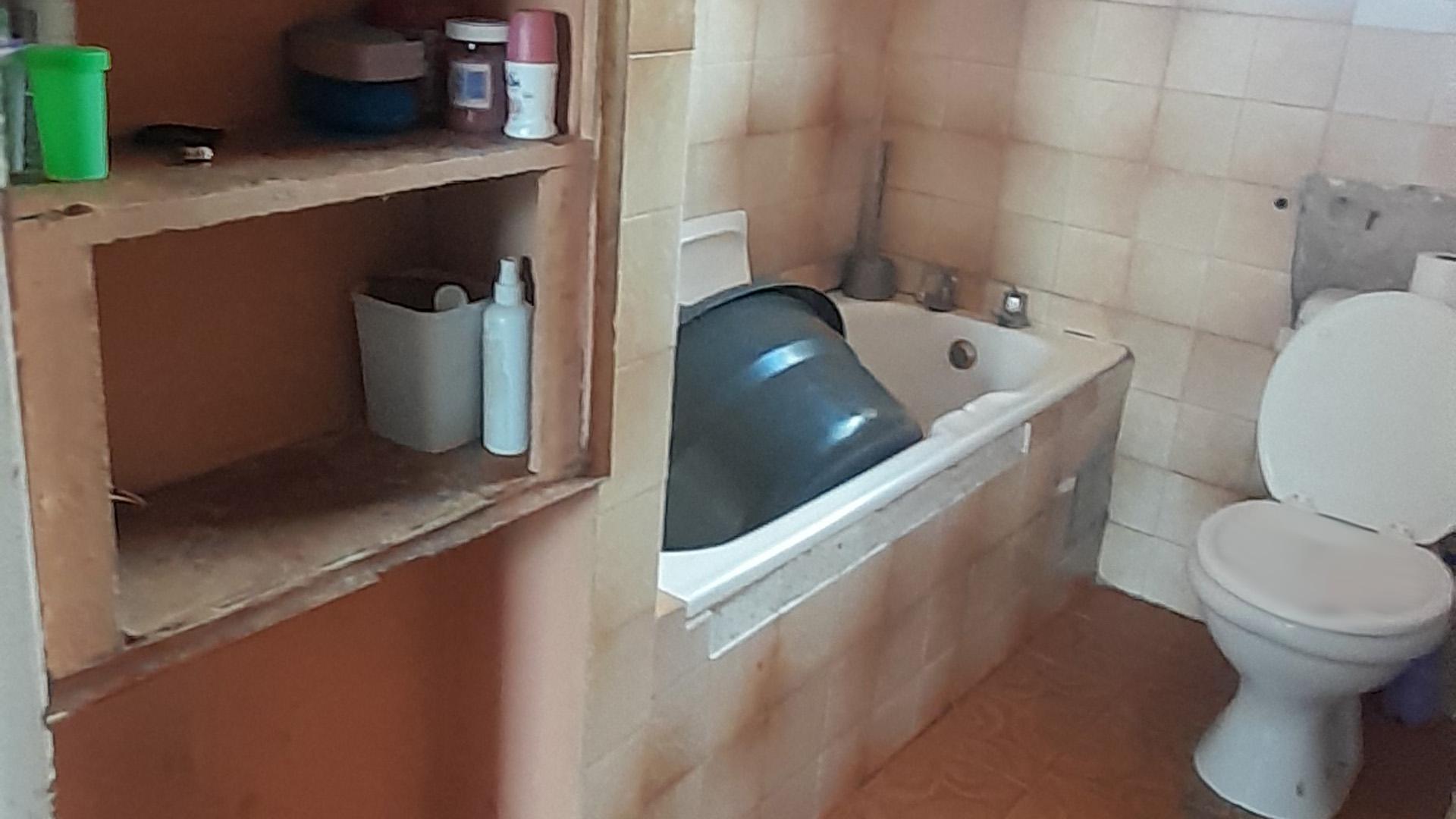 Bathroom 1 of property in Motherwell 3