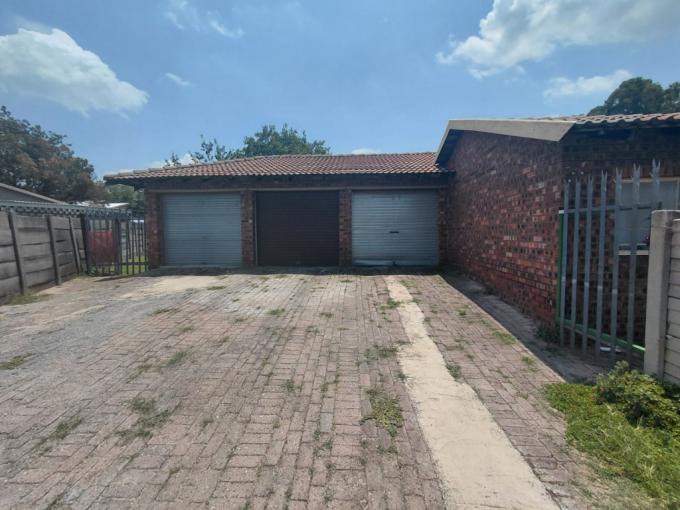 11 Bedroom Simplex for Sale For Sale in Noycedale - MR705081