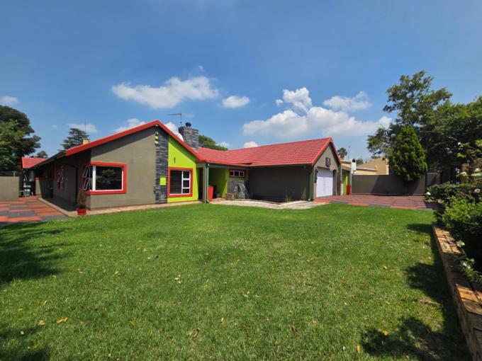 4 Bedroom House for Sale For Sale in Brackendowns - MR705084