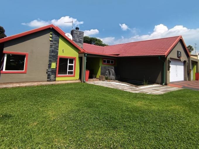 4 Bedroom House for Sale For Sale in Brackendowns - MR705087