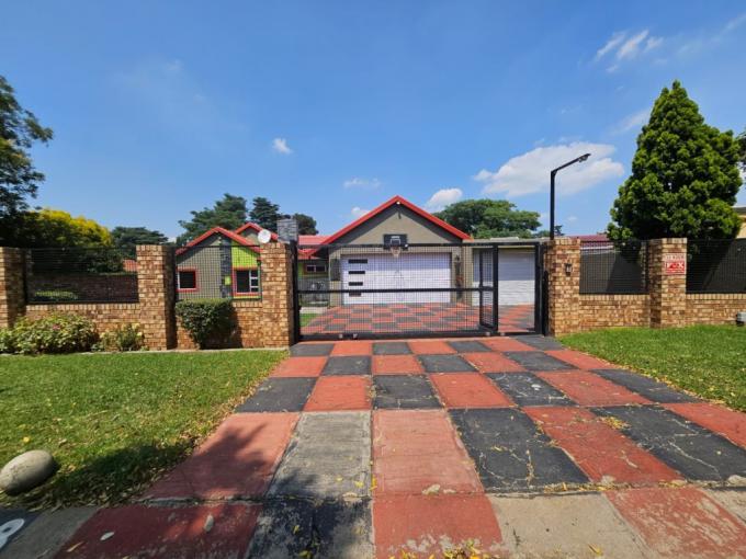 4 Bedroom House for Sale For Sale in Brackendowns - MR705088