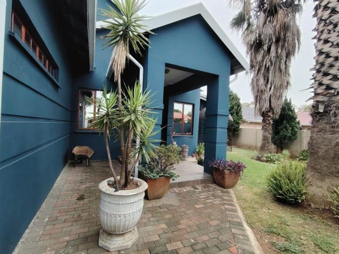 4 Bedroom House for Sale For Sale in Randhart - MR705092