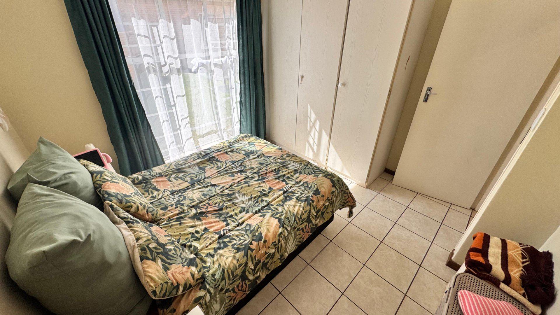  of property in Die Hoewes