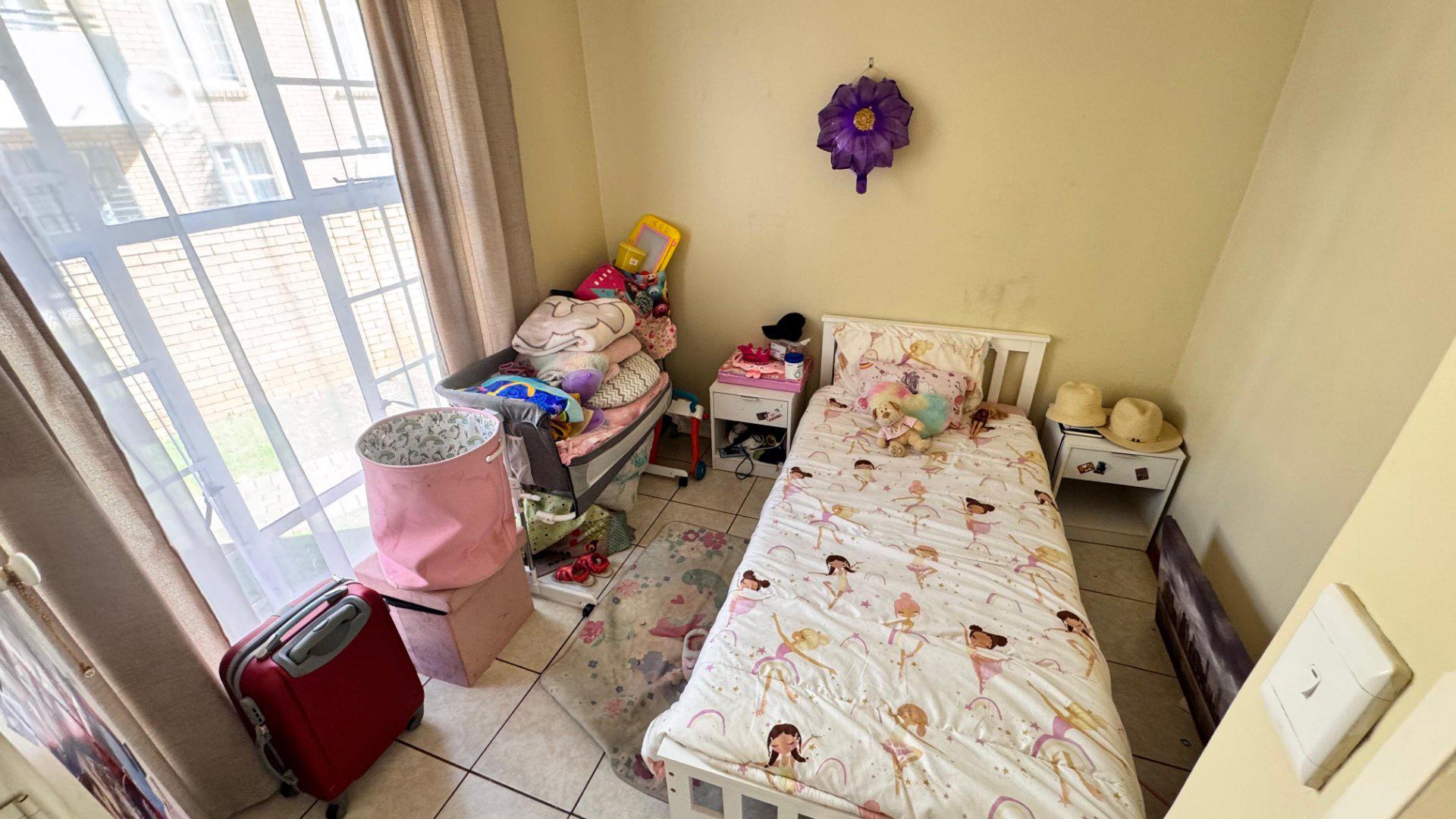  of property in Die Hoewes