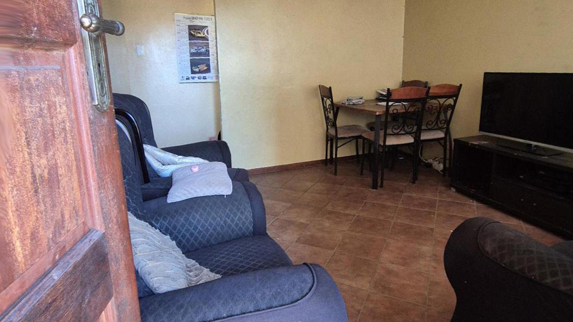 Lounges of property in Motherwell