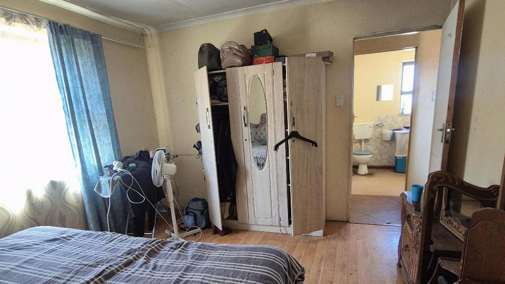 Bed Room 1 of property in Motherwell