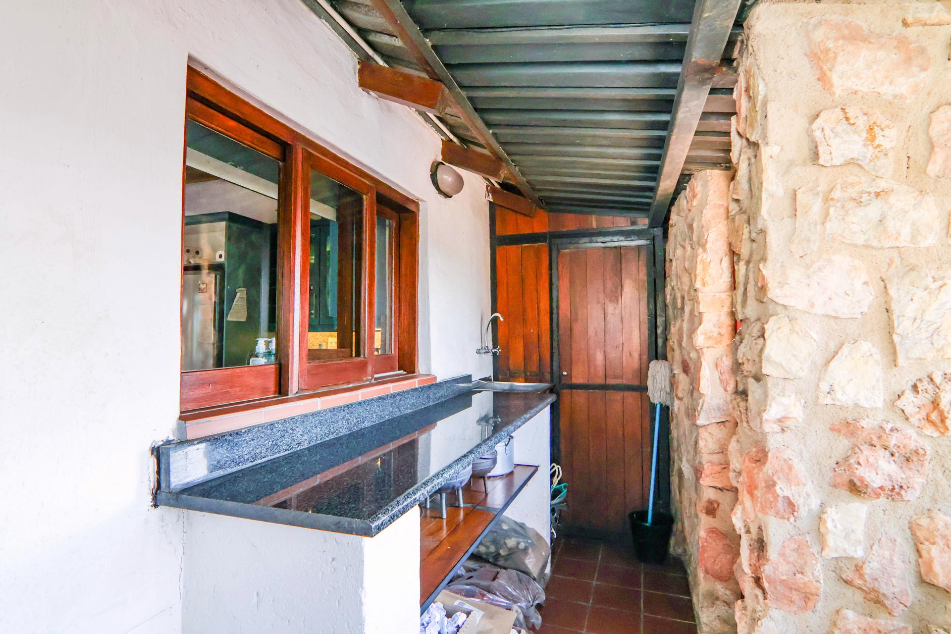  of property in Thatchfield