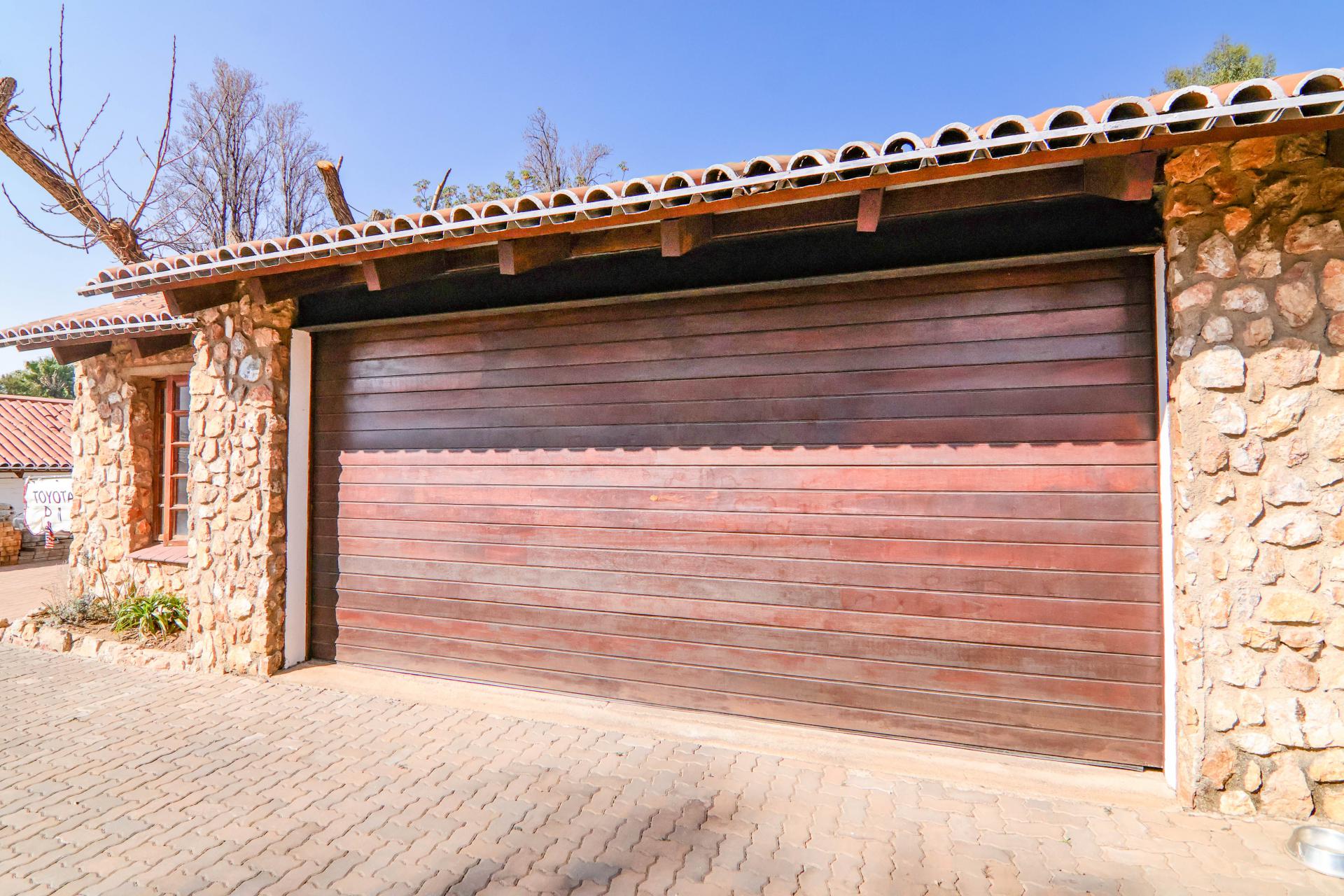  of property in Thatchfield