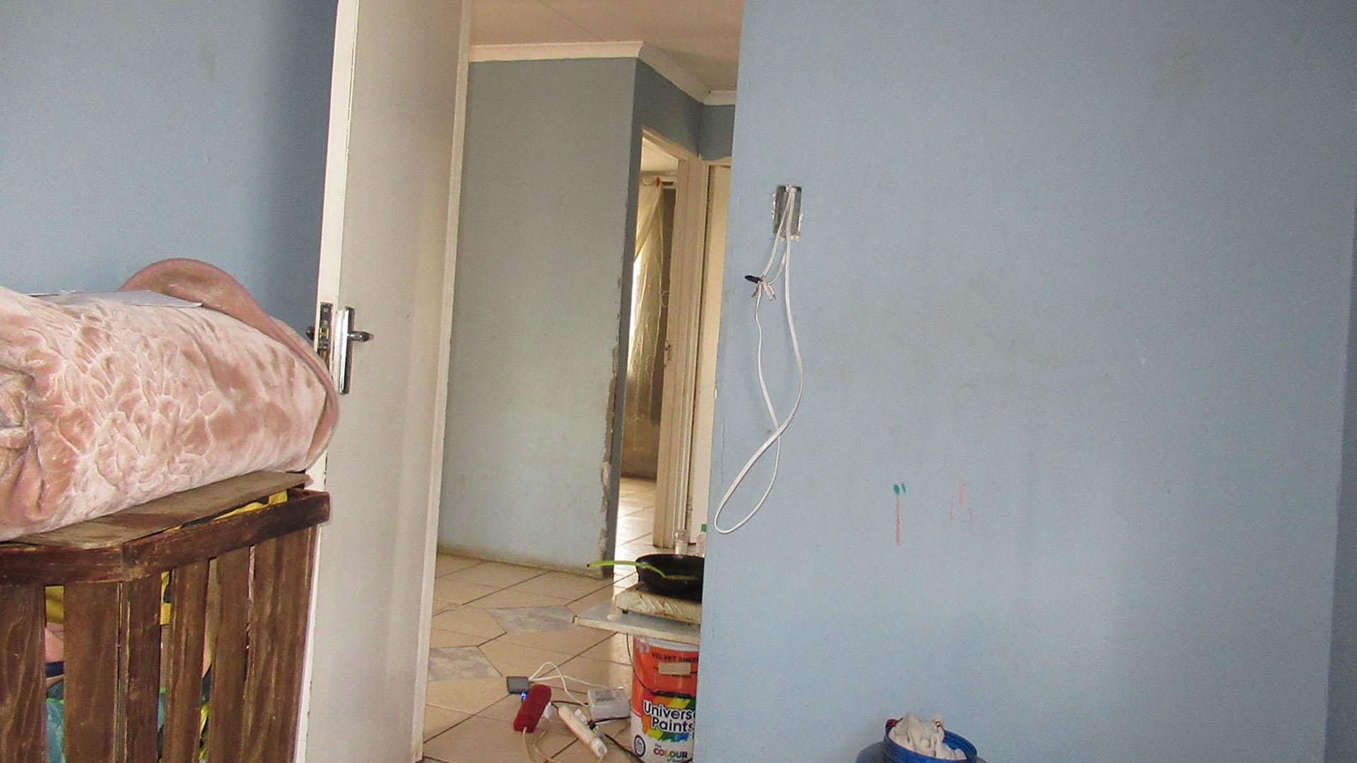 Bed Room 1 - 7 square meters of property in Protea Glen