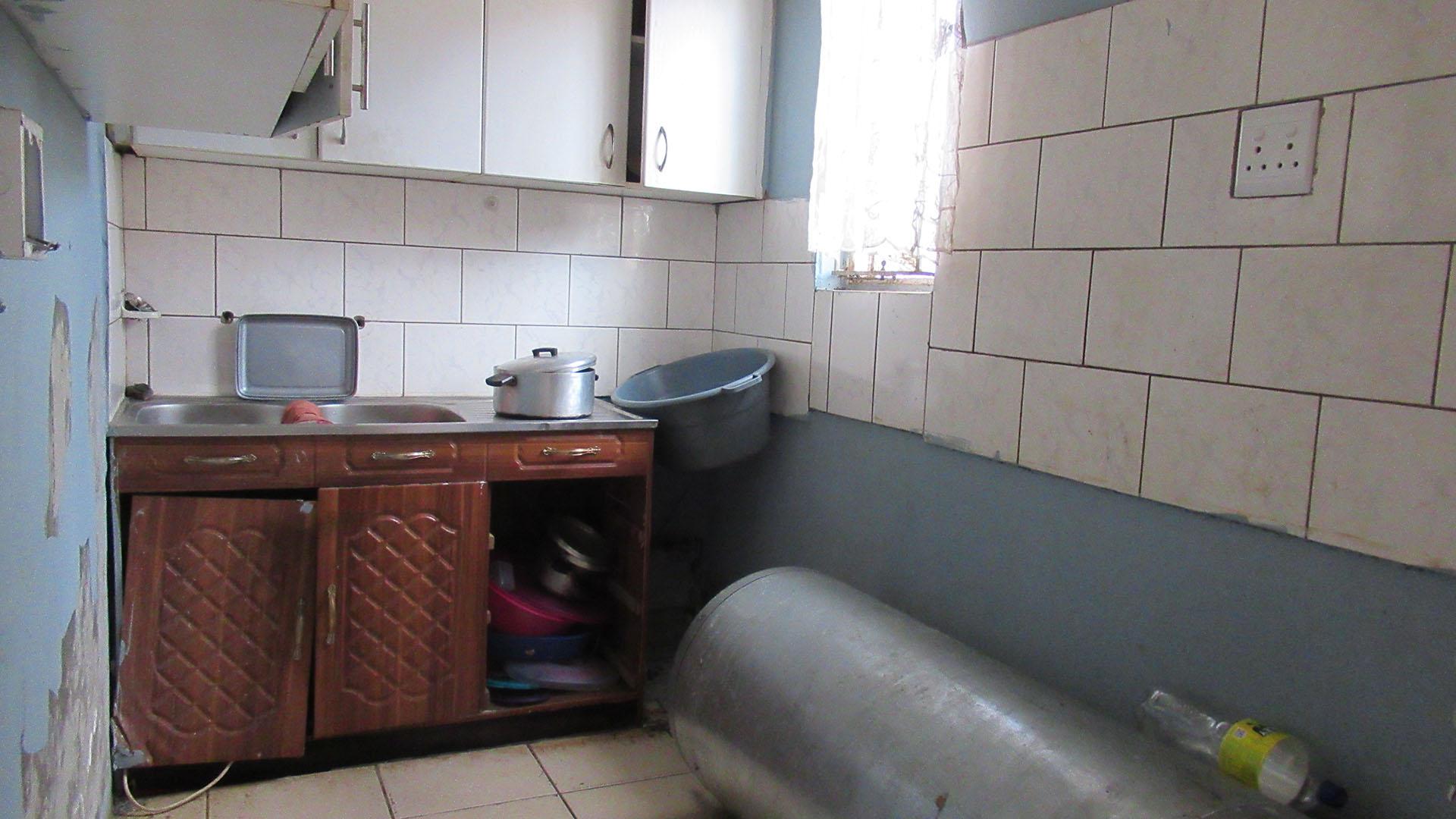 Kitchen - 5 square meters of property in Protea Glen