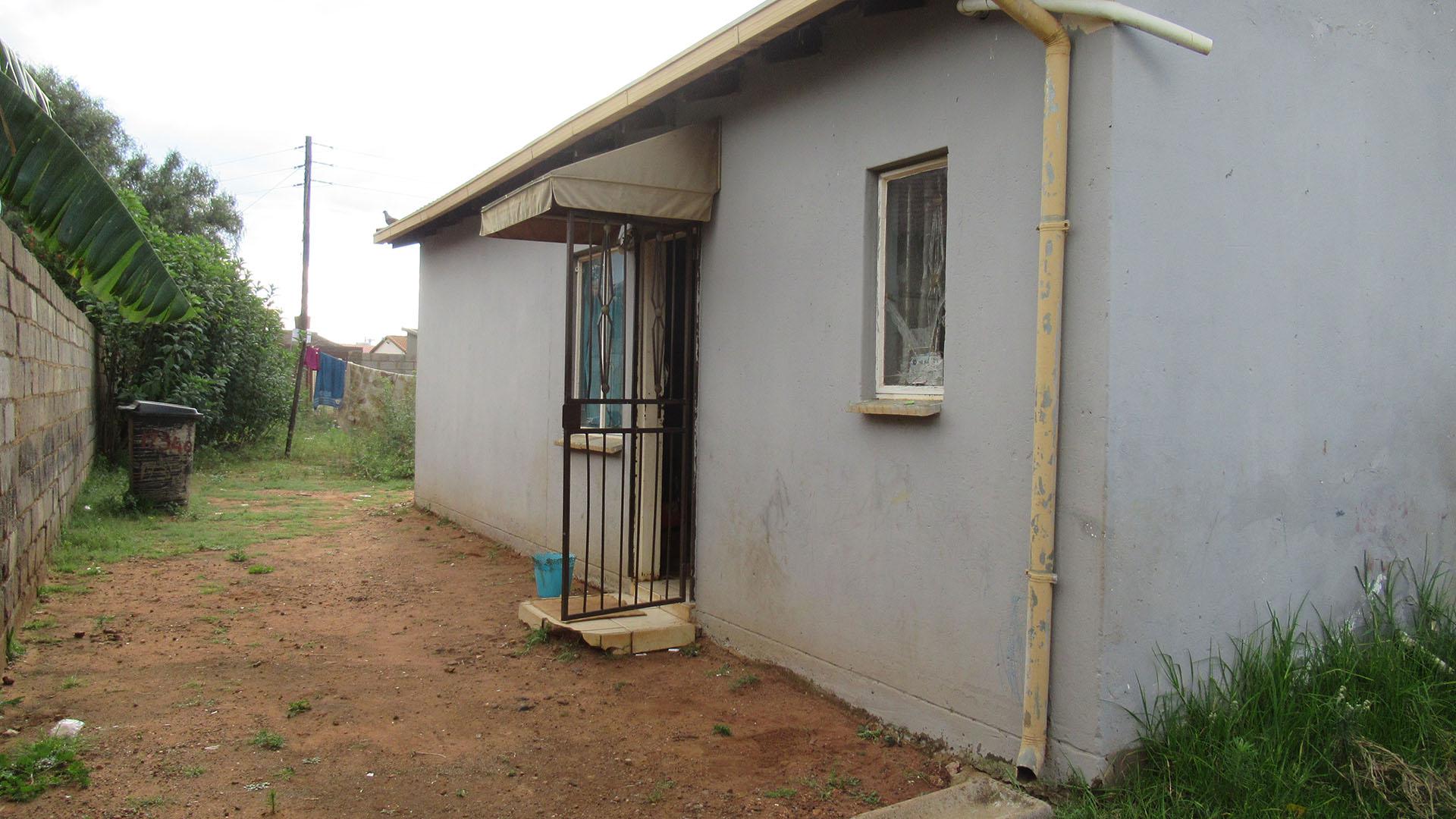 Front View of property in Protea Glen