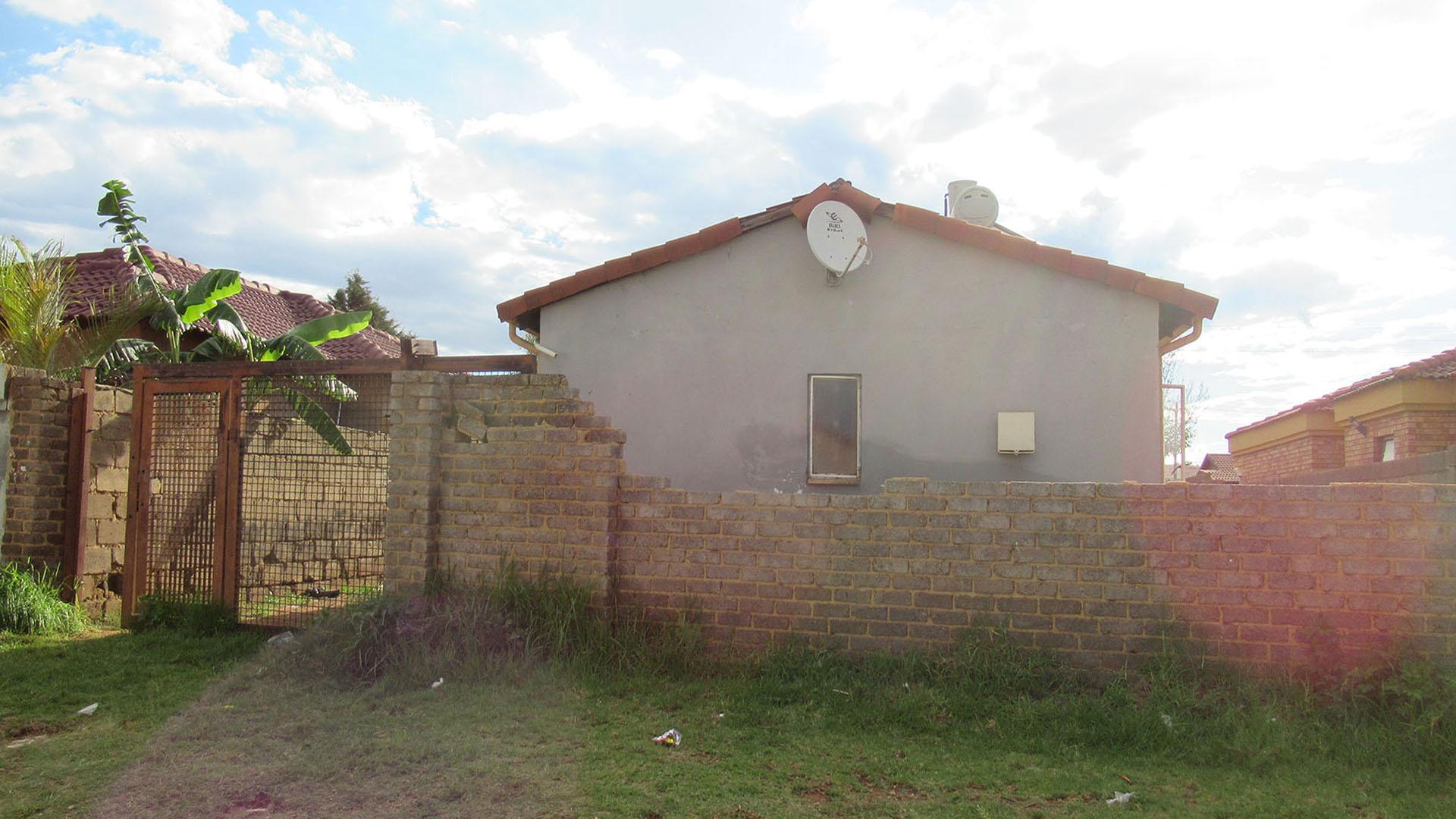 Front View of property in Protea Glen