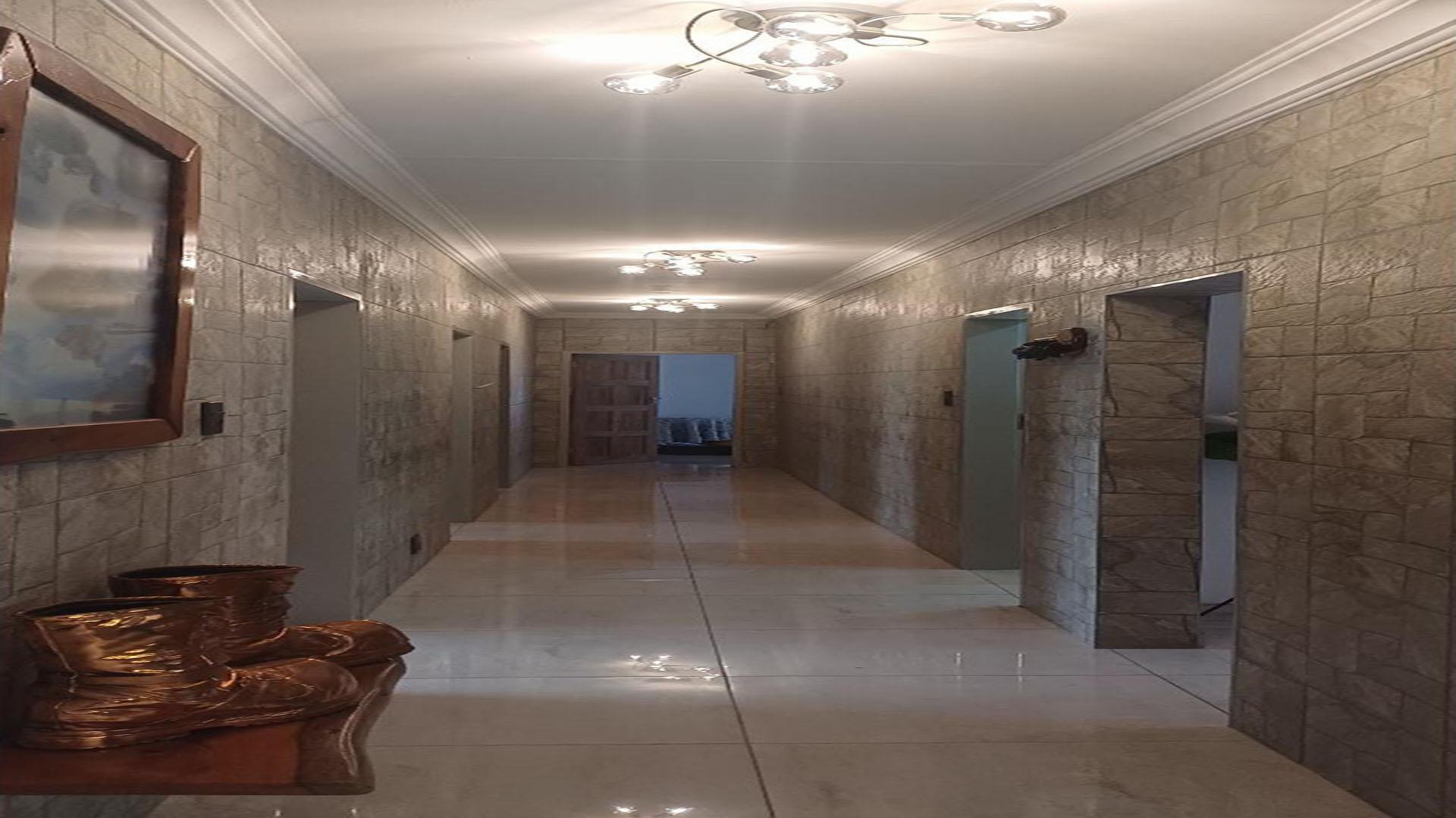 Spaces of property in Sinoville