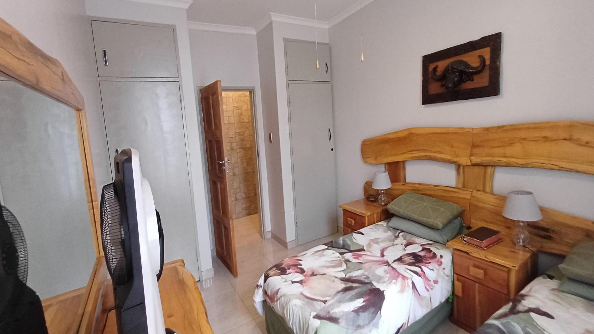 Bed Room 2 of property in Sinoville