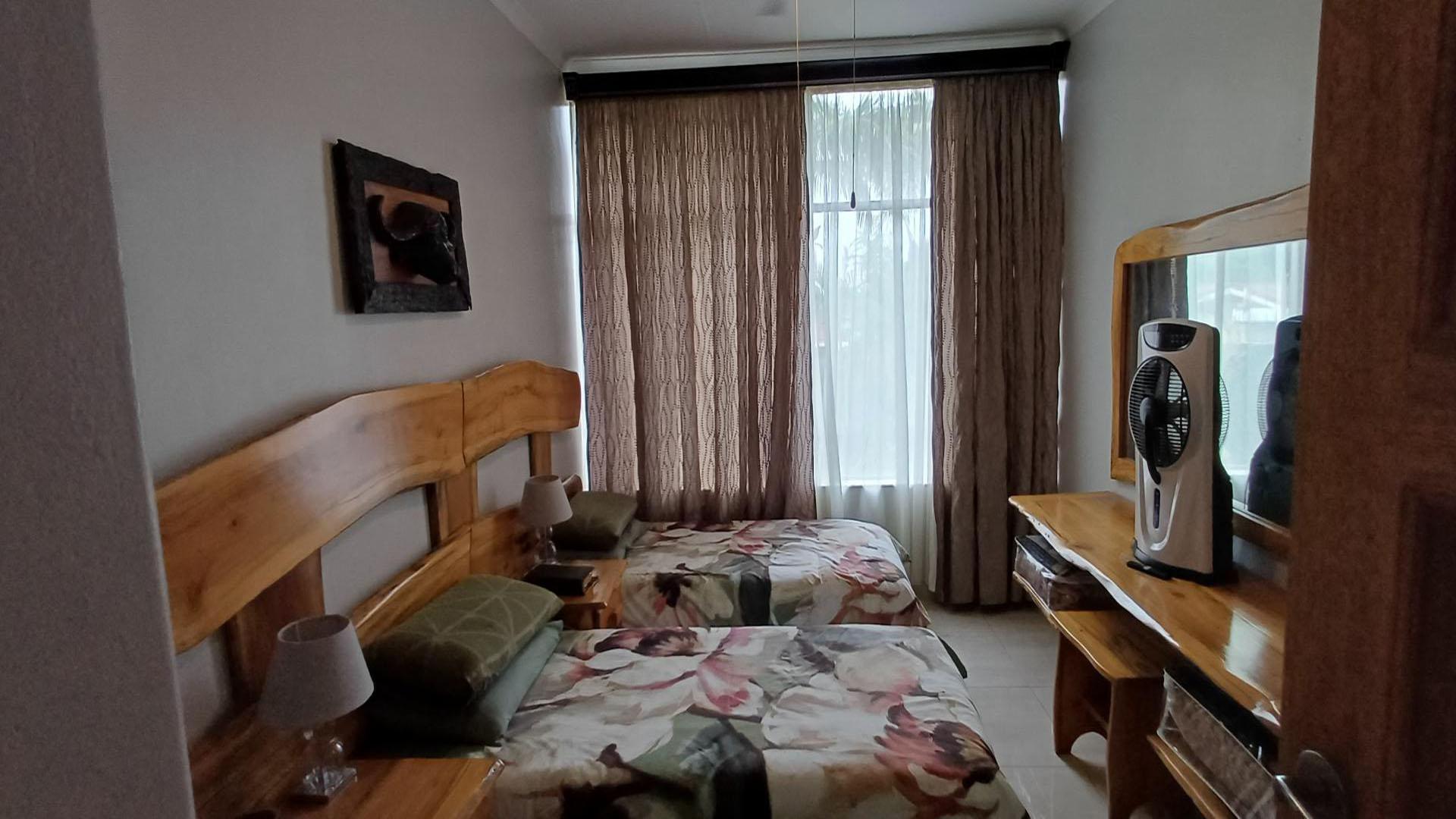 Bed Room 2 of property in Sinoville