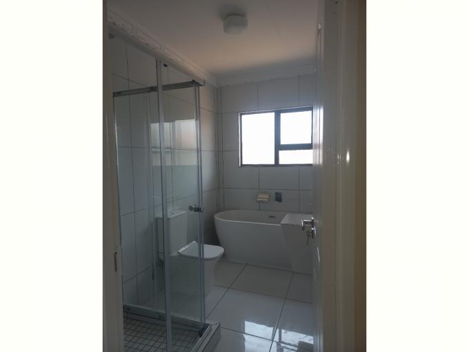 2 Bedroom House for Sale For Sale in Windmill Park - MR705158