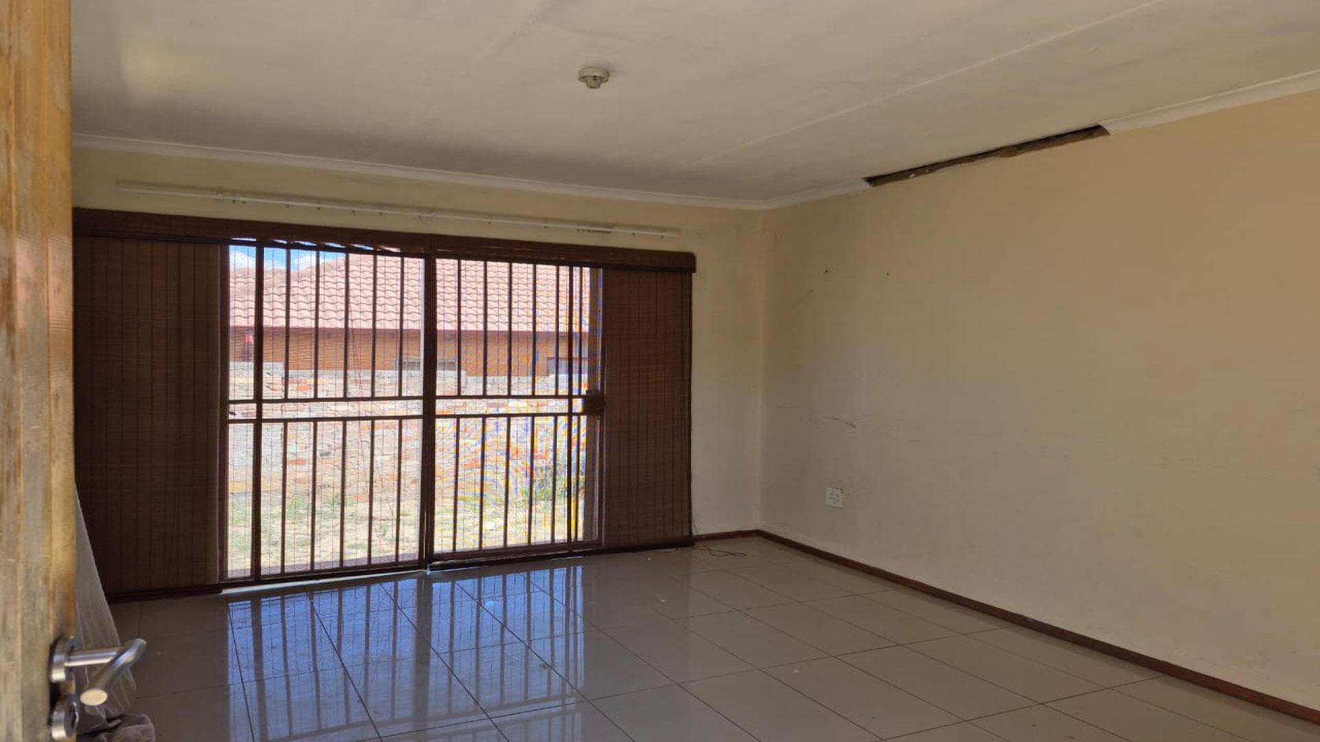 Lounges of property in Cosmo City