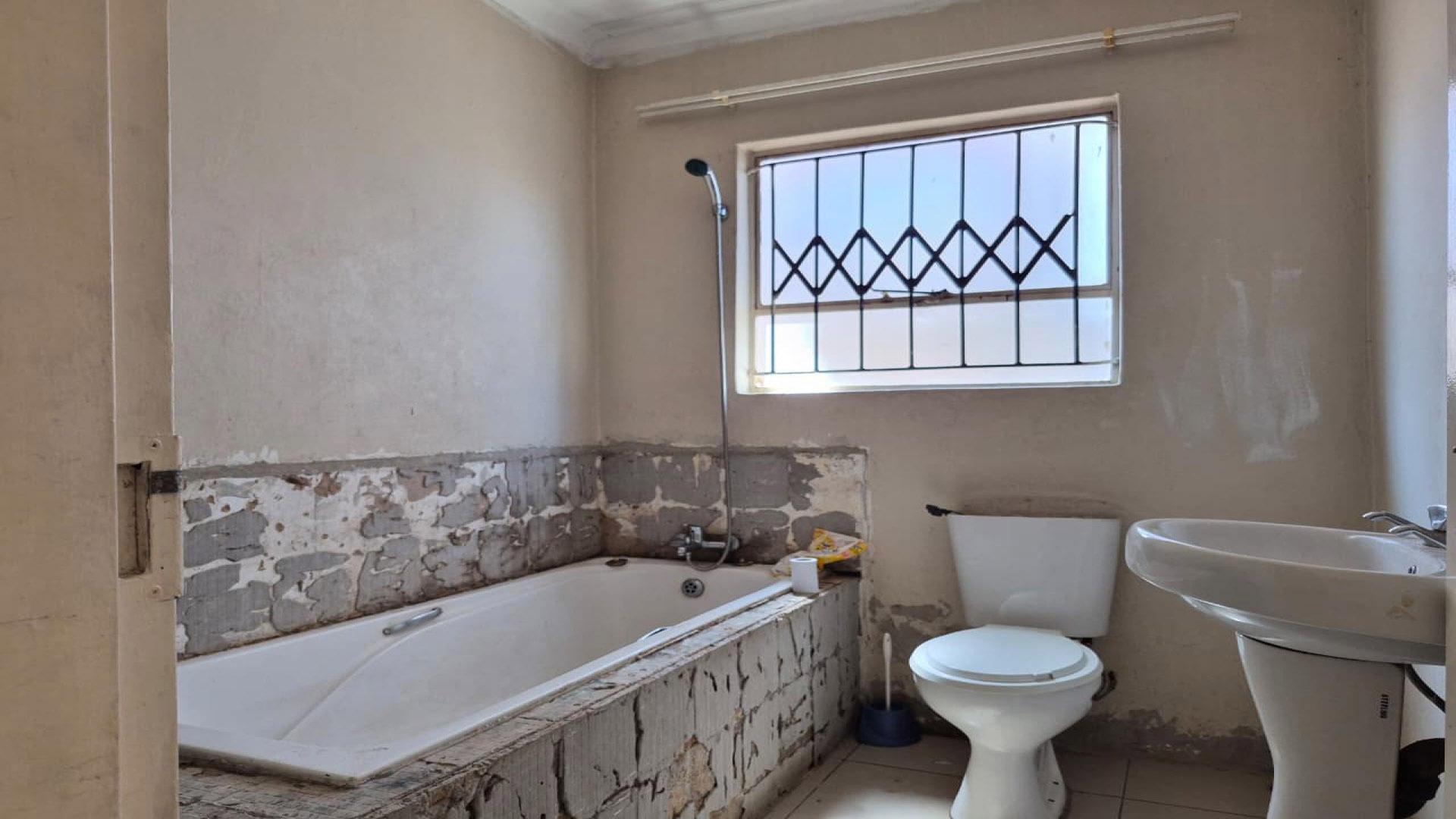 Bathroom 1 of property in Cosmo City