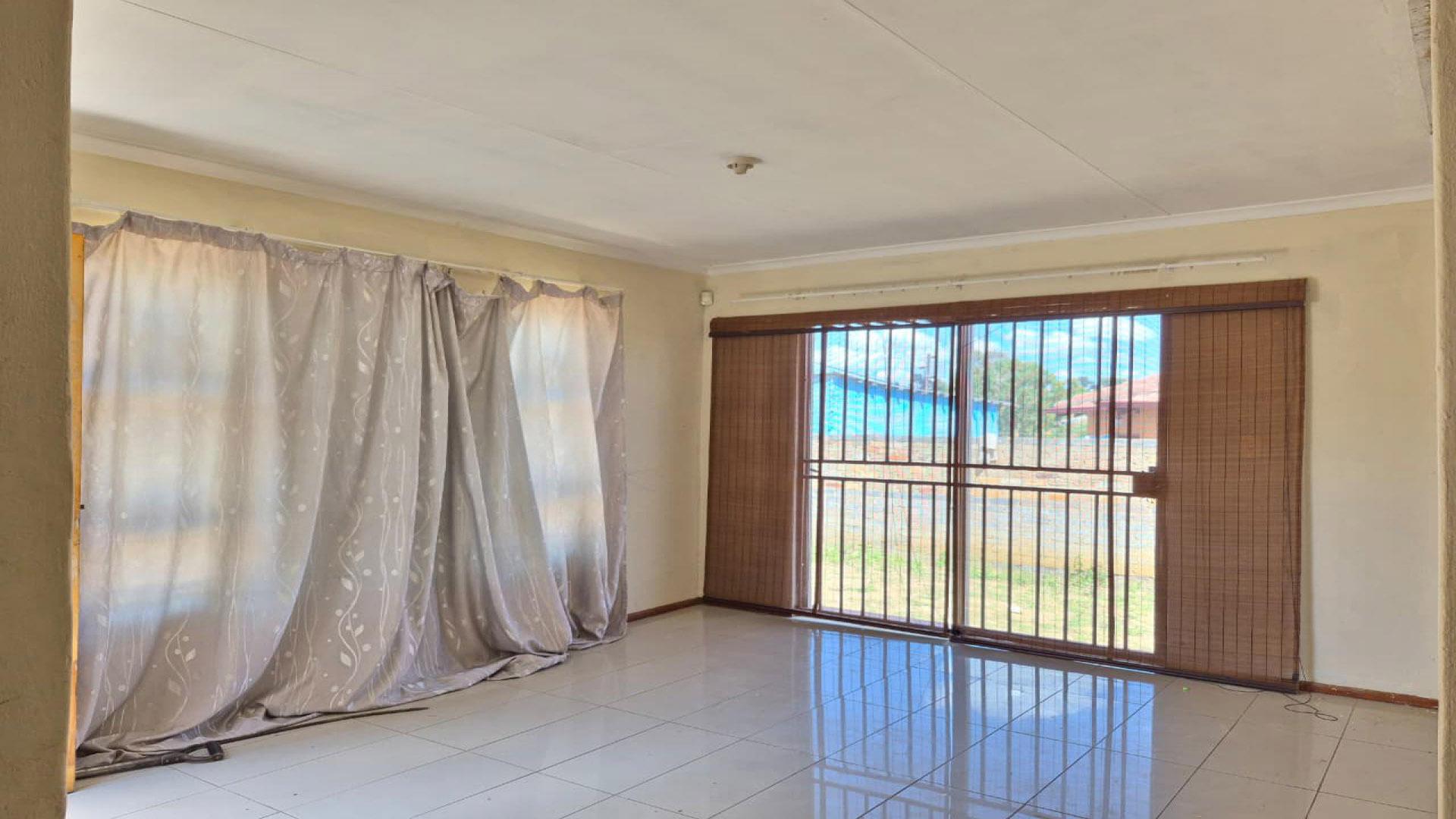 Lounges of property in Cosmo City