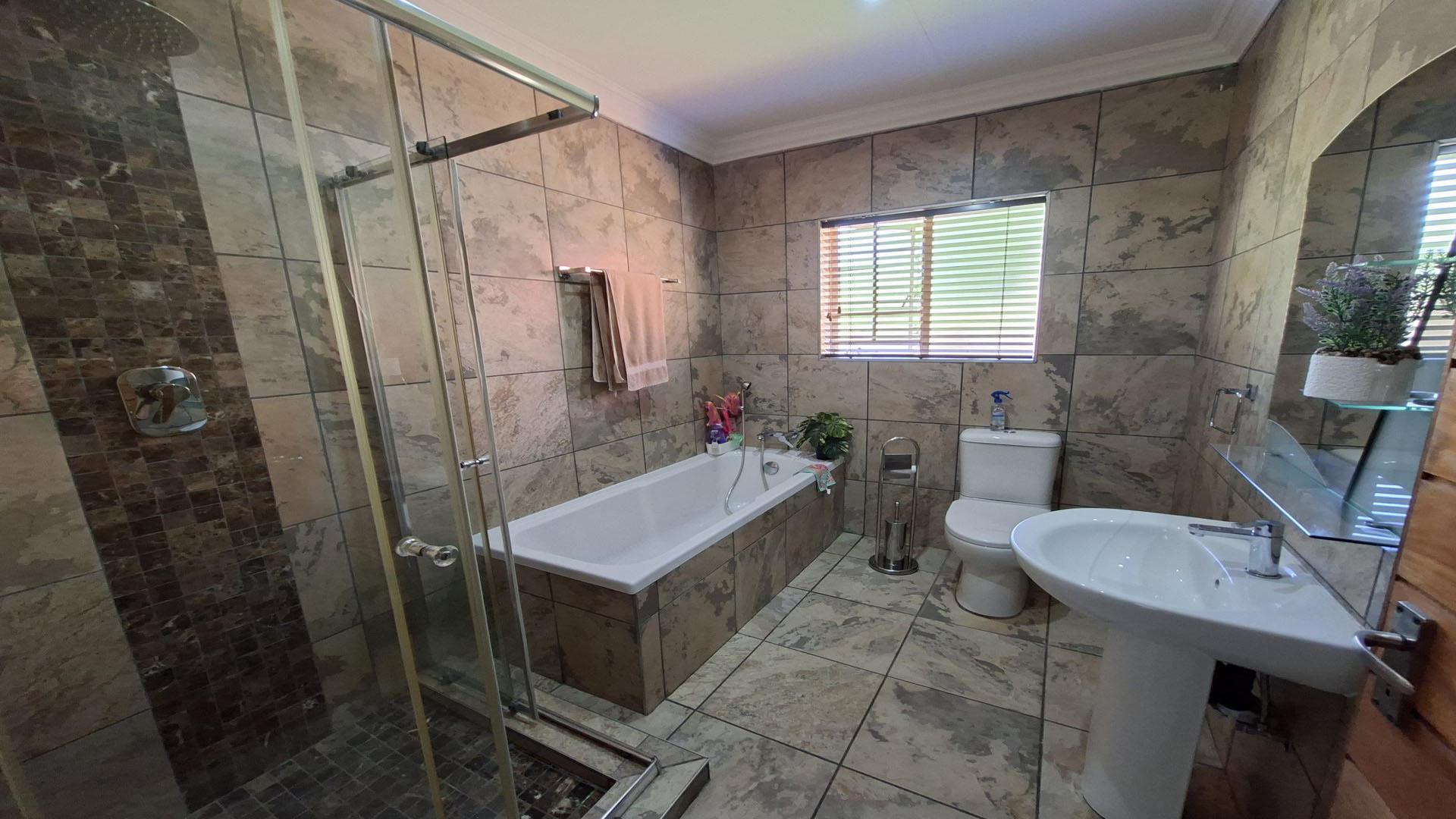 Bathroom 2 of property in Wonderboom South