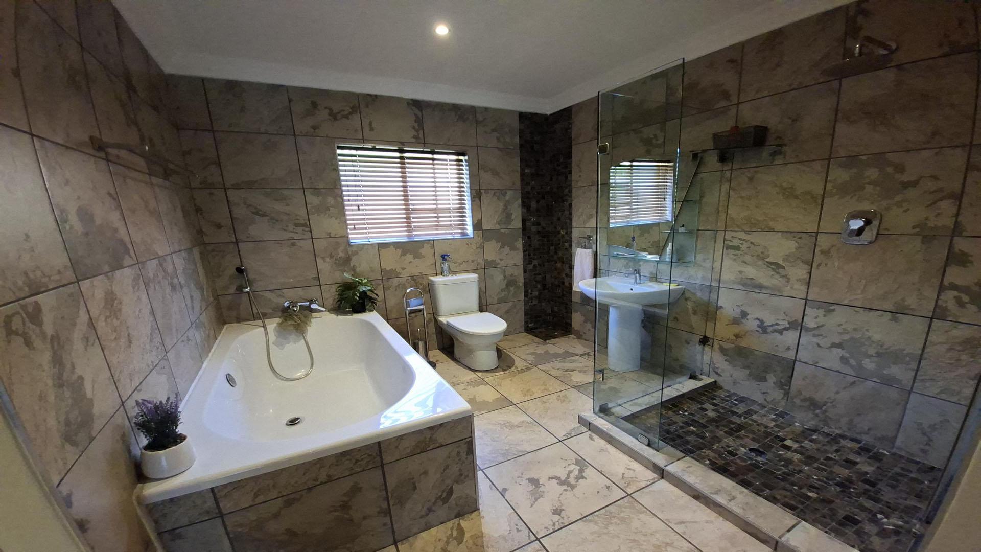 Main Bathroom of property in Wonderboom South