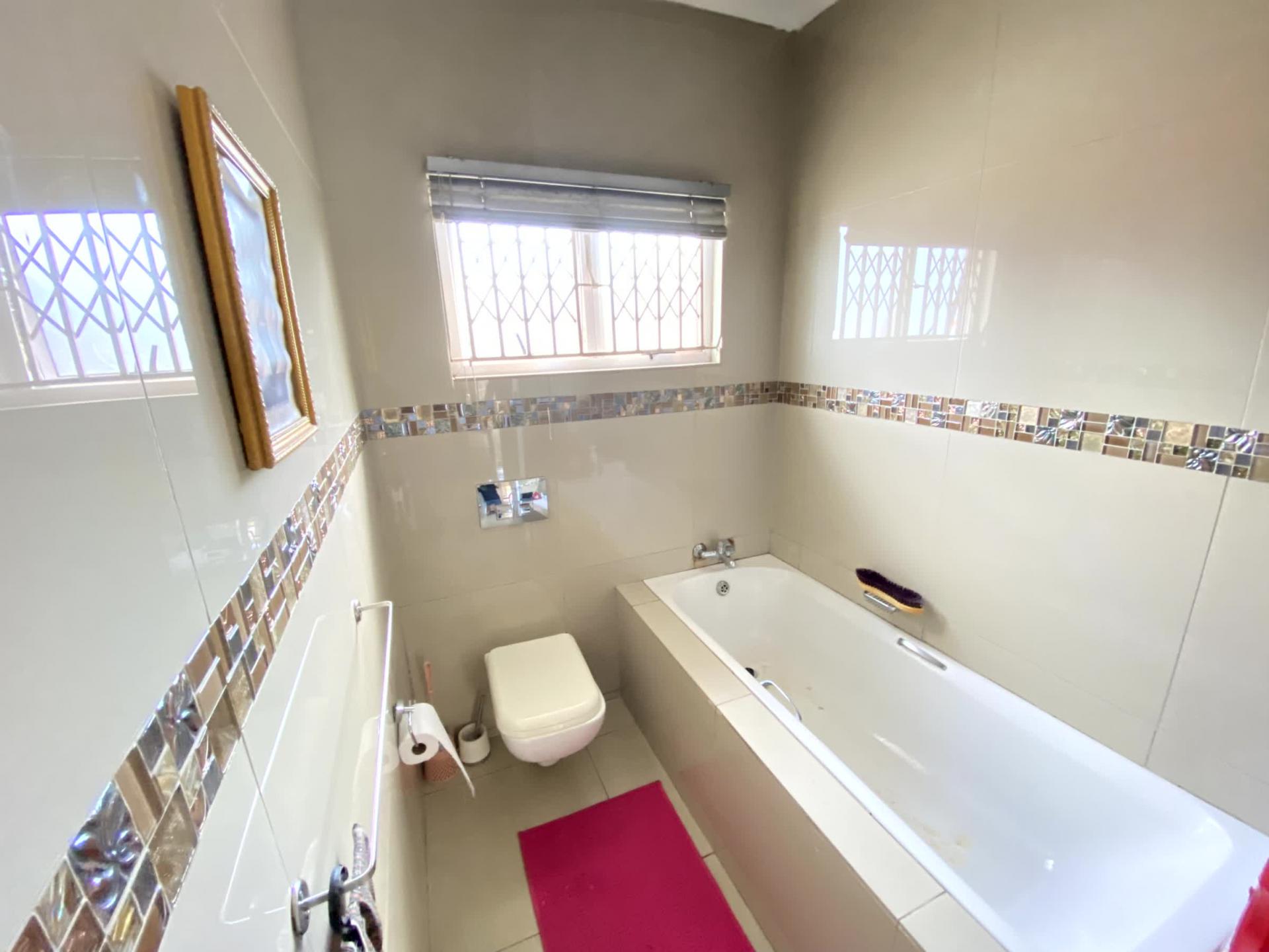  of property in Montclair (Dbn)