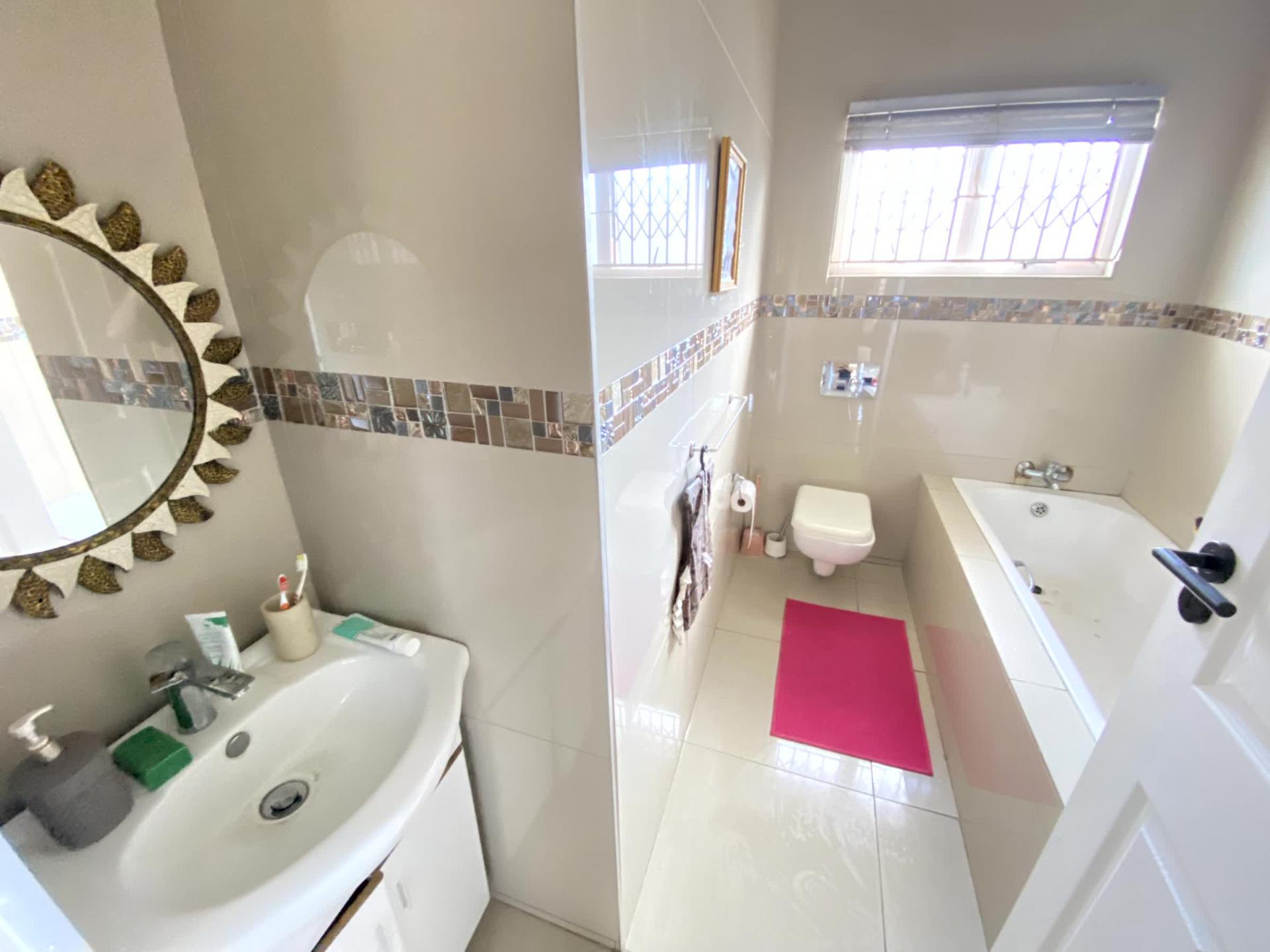  of property in Montclair (Dbn)