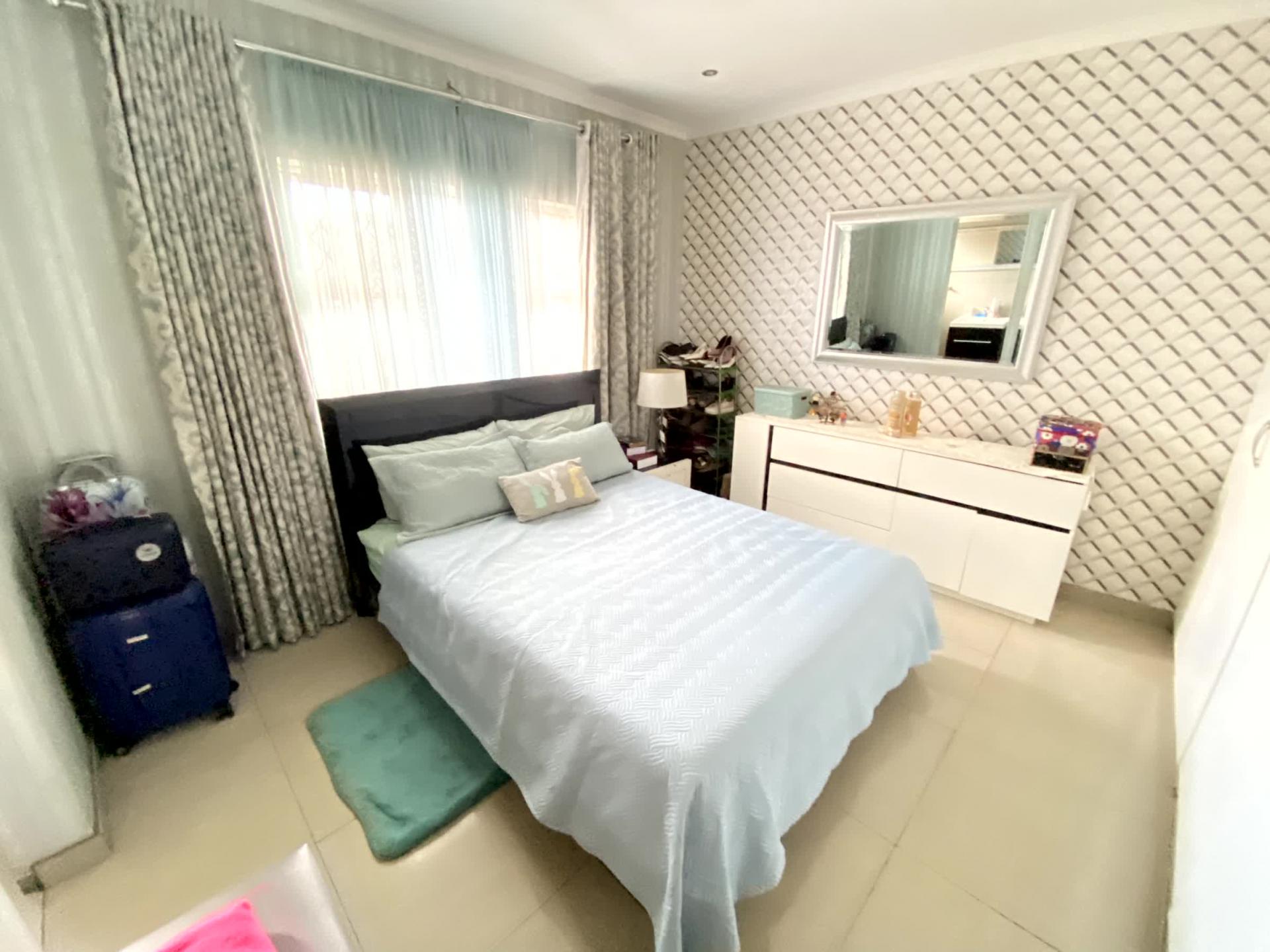  of property in Montclair (Dbn)