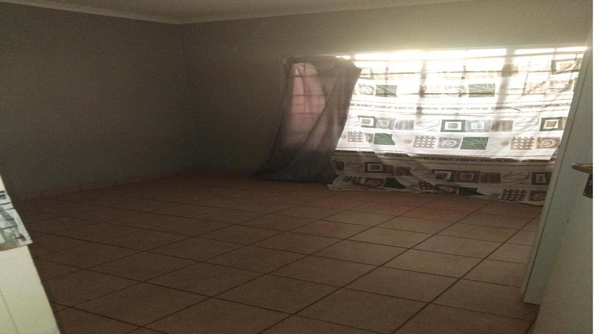 Bed Room 1 of property in Koster