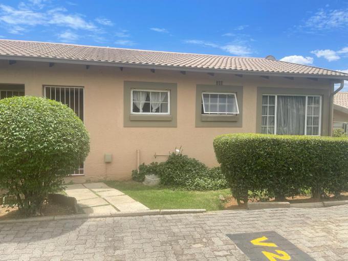 2 Bedroom Simplex for Sale For Sale in Weltevreden Park - MR705235