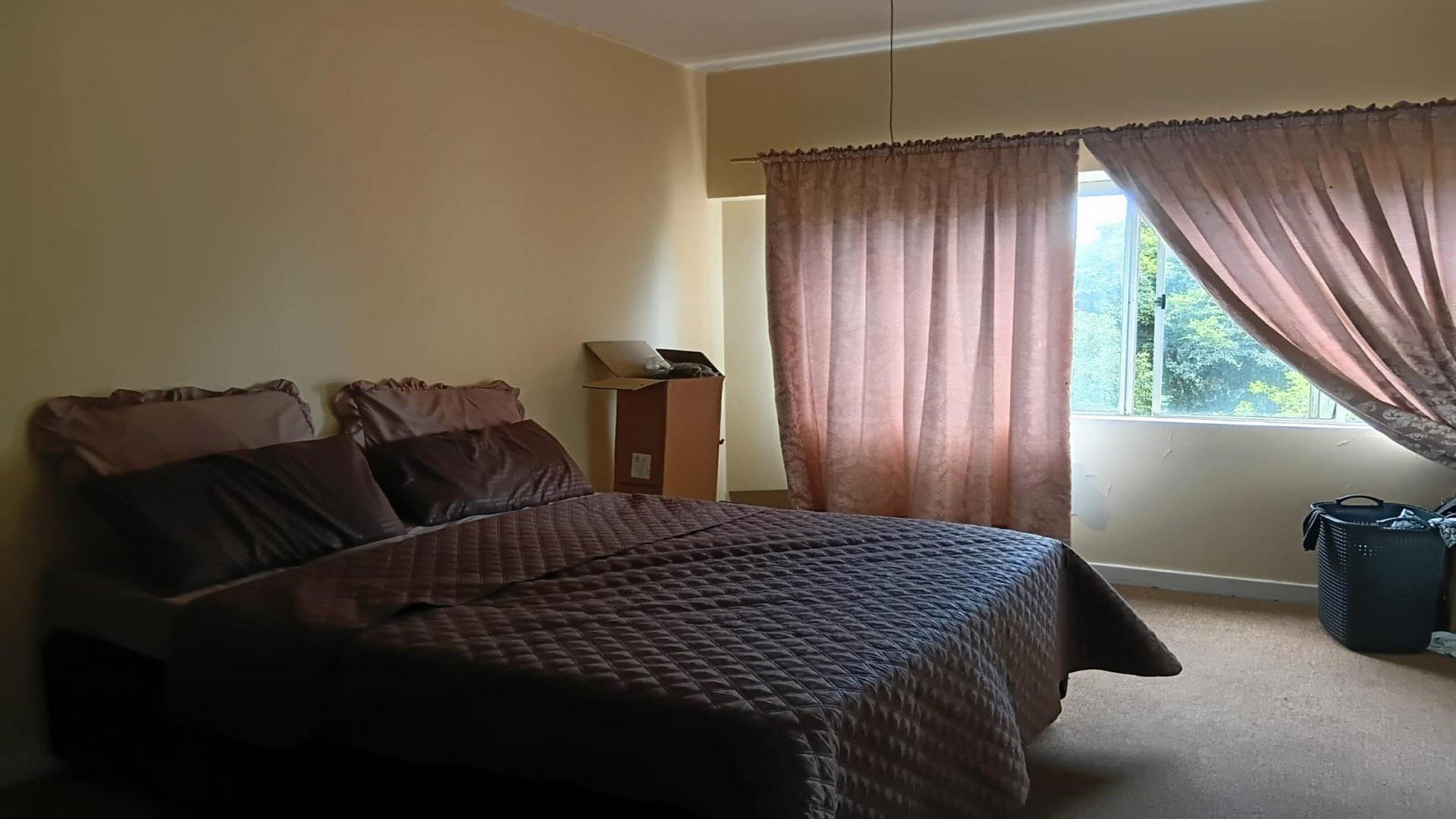 Bed Room 1 of property in Glenwood - DBN