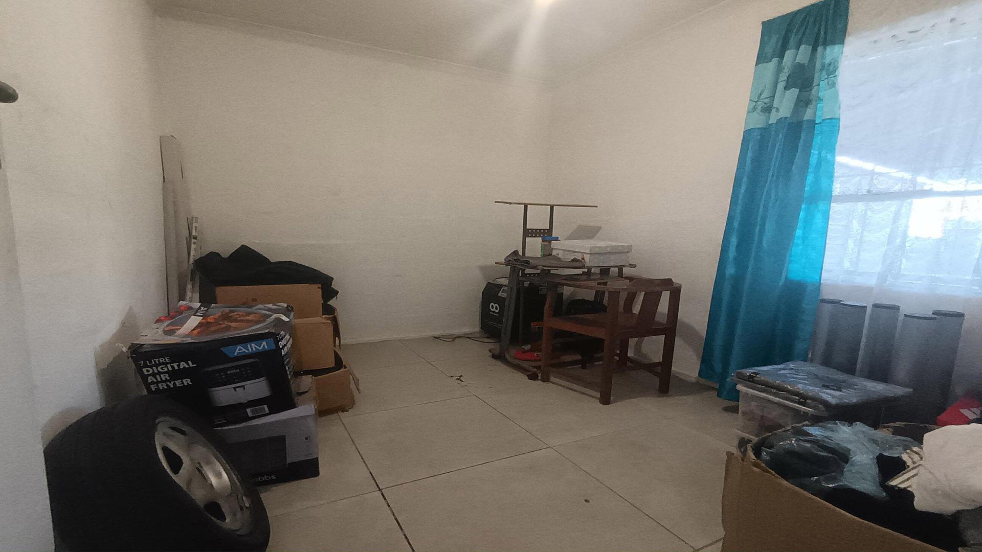 Bed Room 1 of property in Mitchells Plain