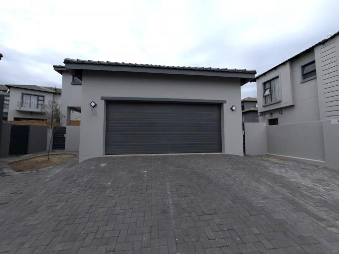 4 Bedroom House for Sale For Sale in Thatchfield Hills Estate - MR705257