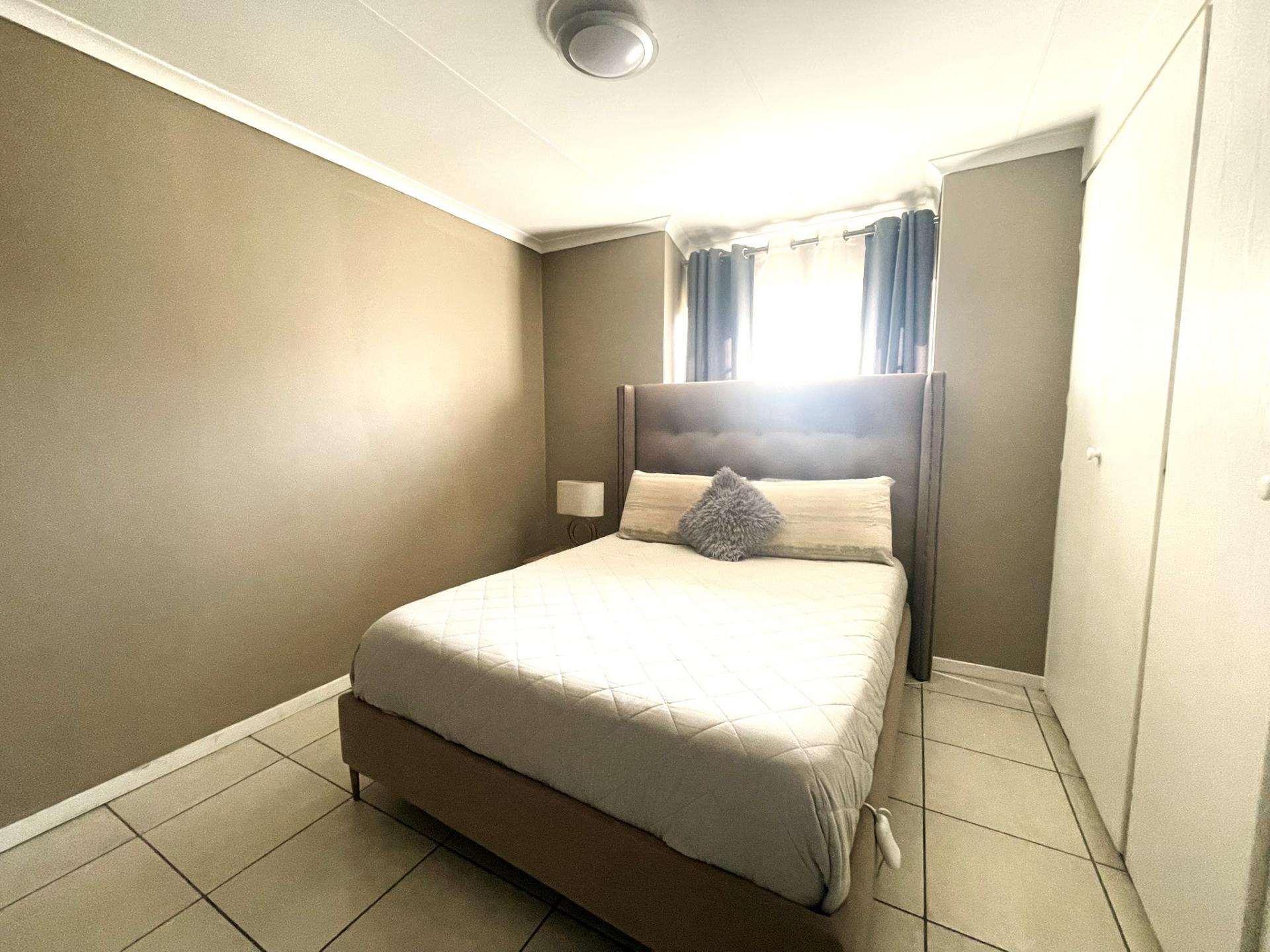  of property in Die Hoewes