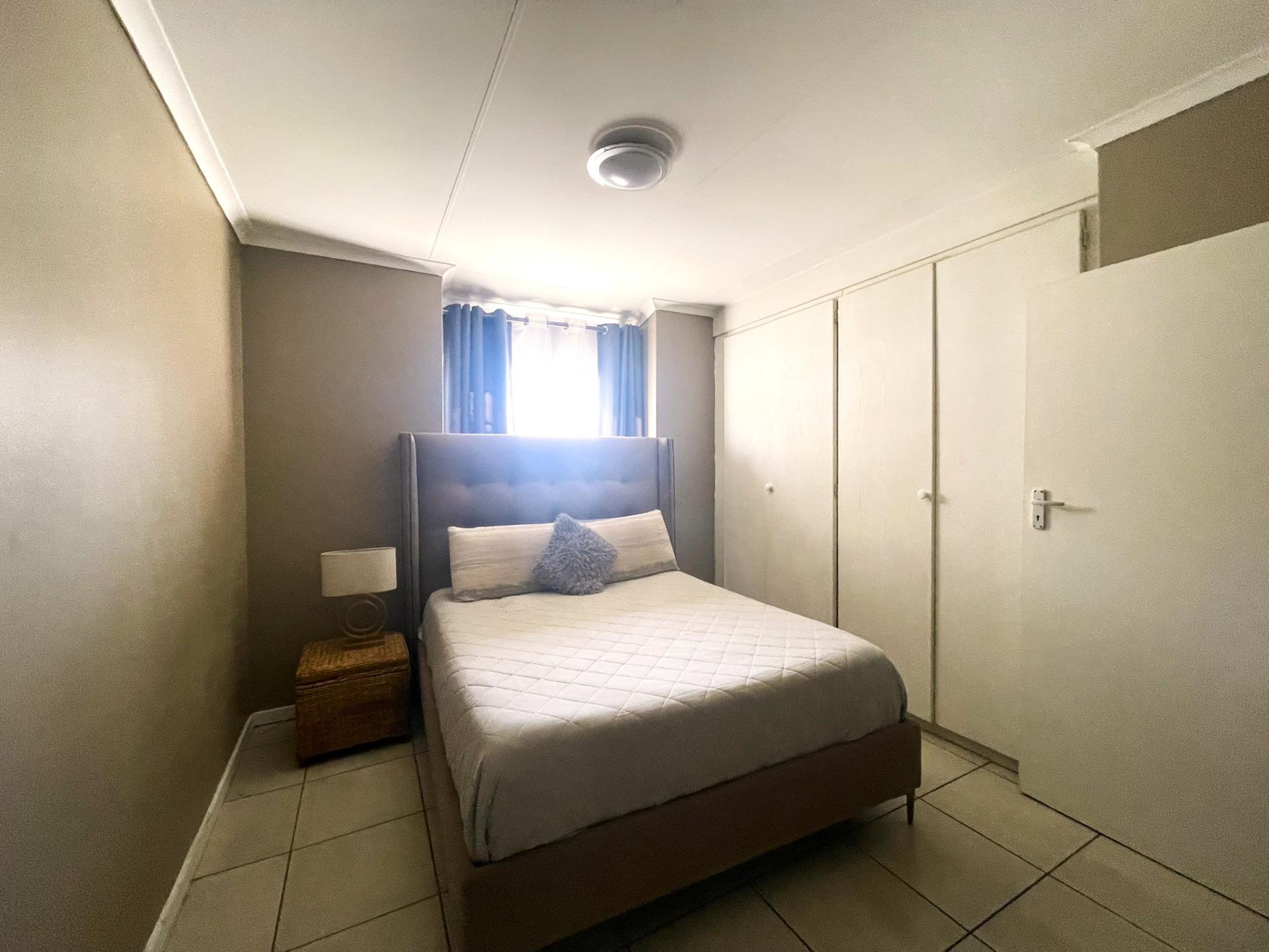  of property in Die Hoewes