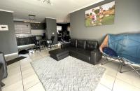  of property in Die Hoewes