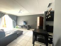  of property in Die Hoewes