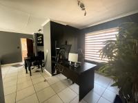  of property in Die Hoewes