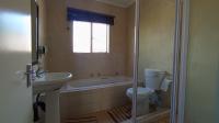 Bathroom 2 - 7 square meters of property in Heuwelsig Estate