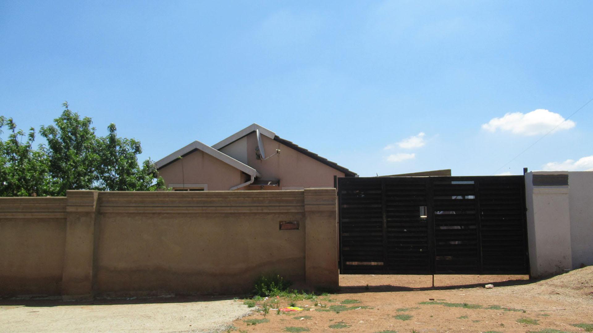 Front View of property in Kagiso