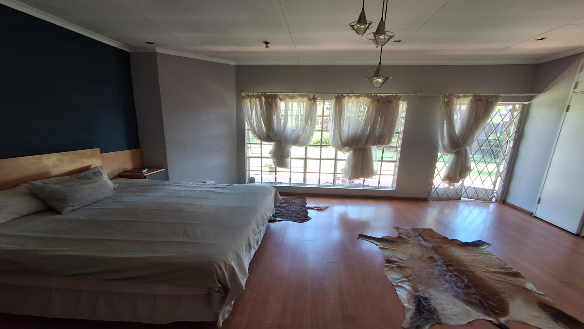 Bed Room 1 of property in Sunward park