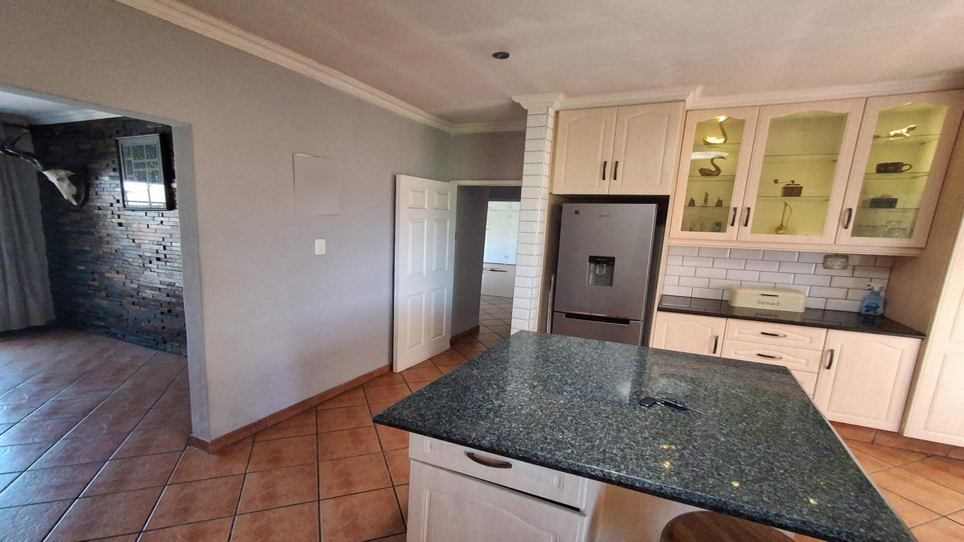 Kitchen of property in Sunward park