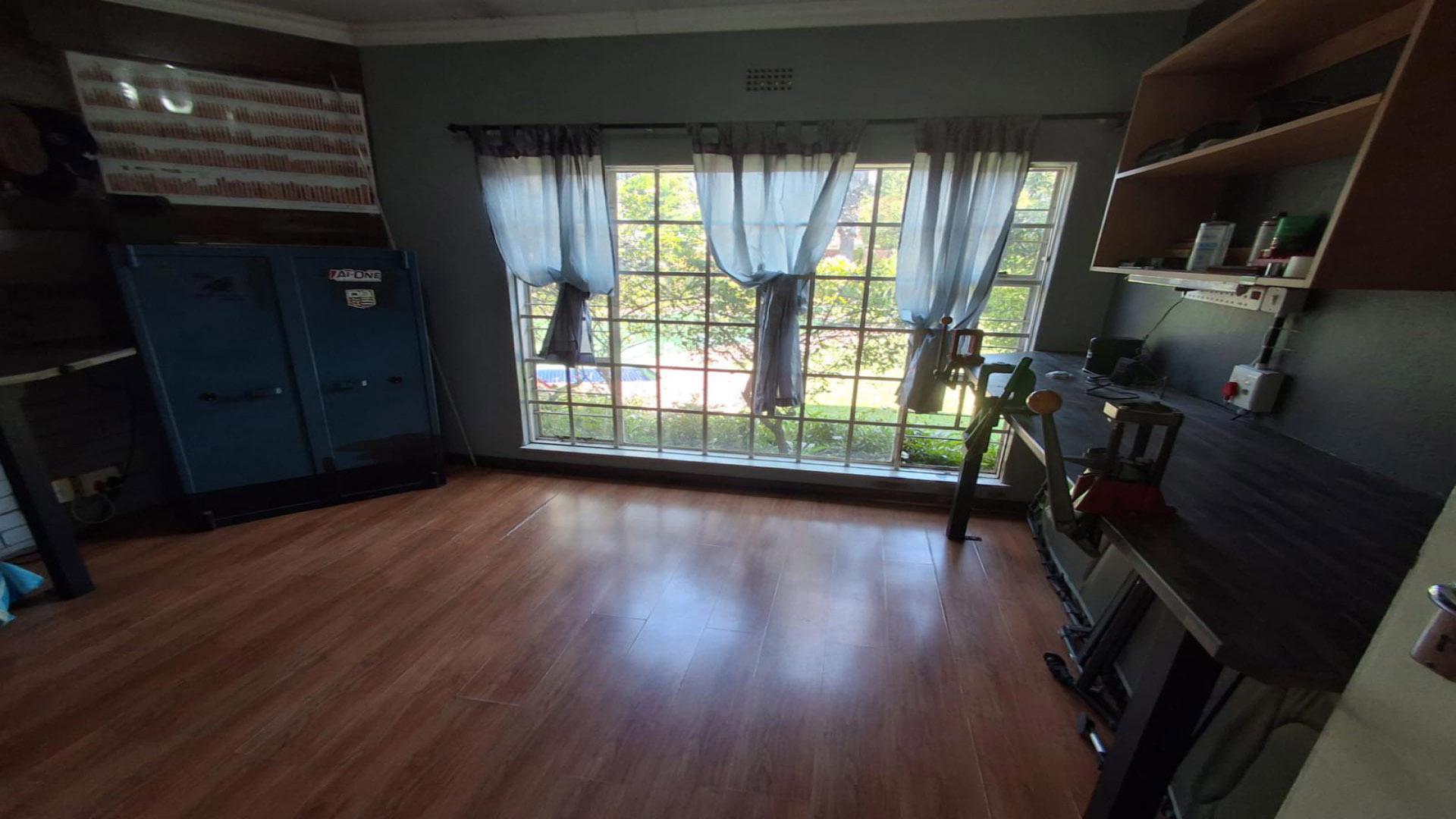 Spaces of property in Sunward park