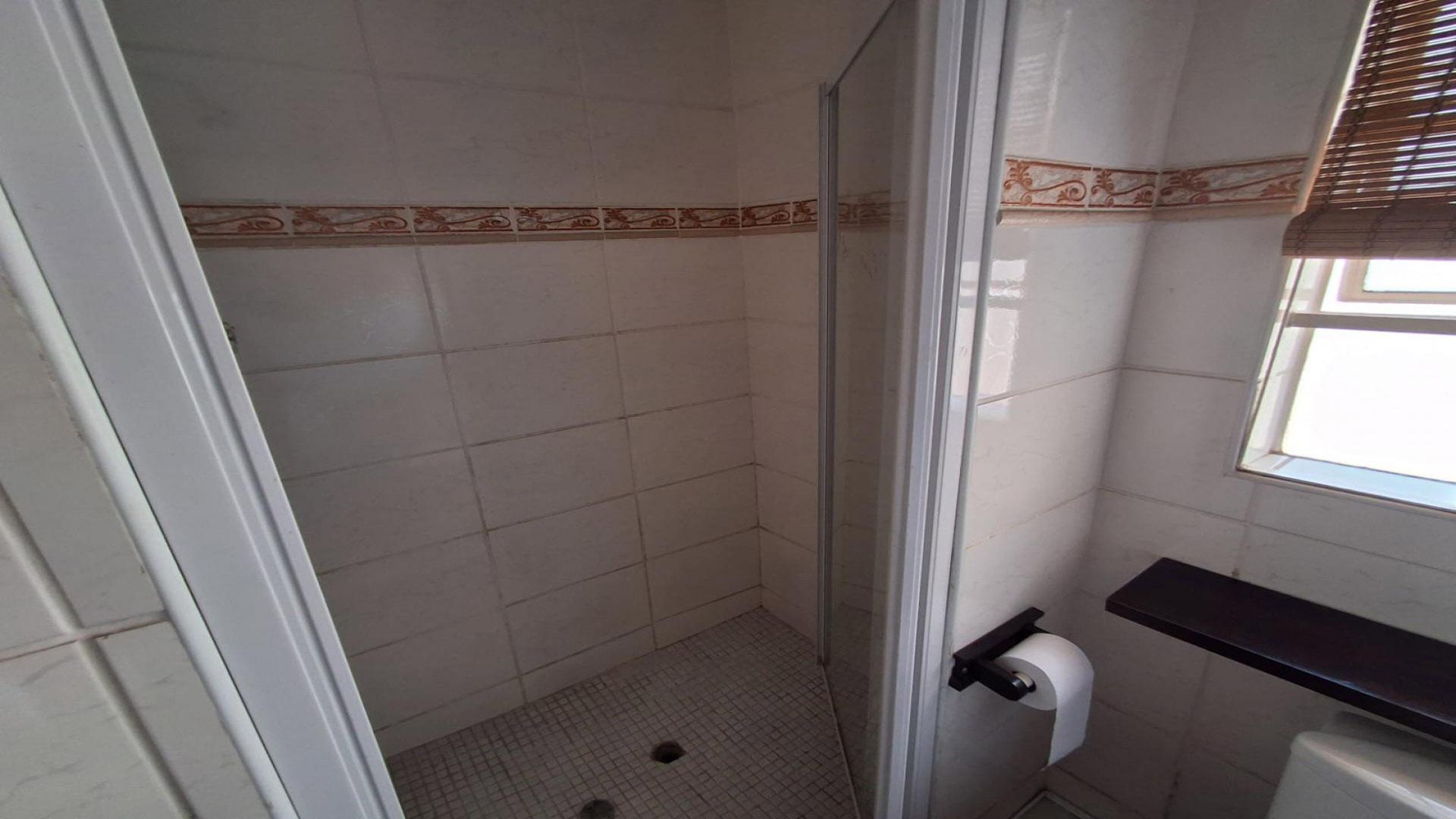 Bathroom 2 of property in Sunward park