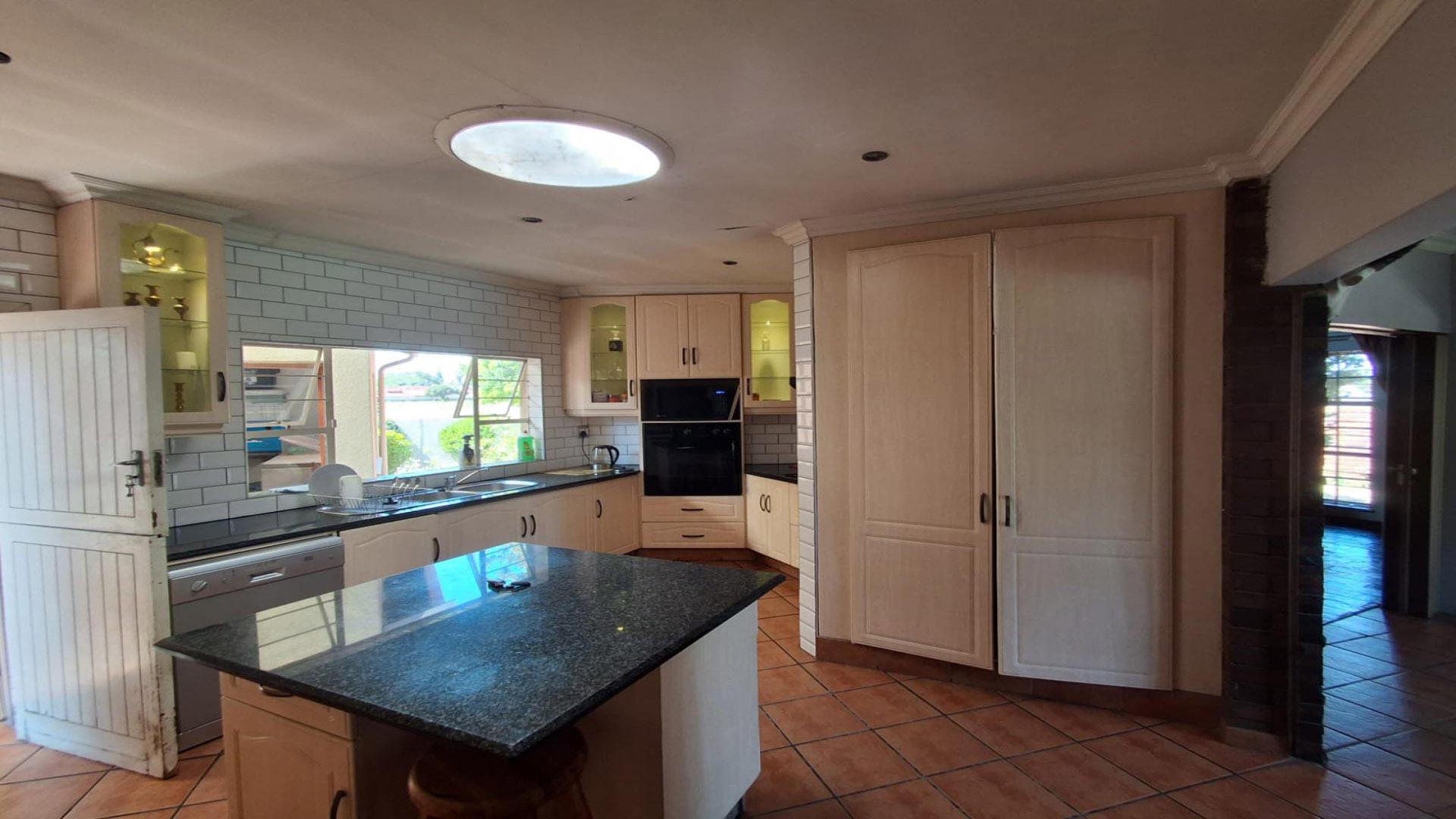 Kitchen of property in Sunward park