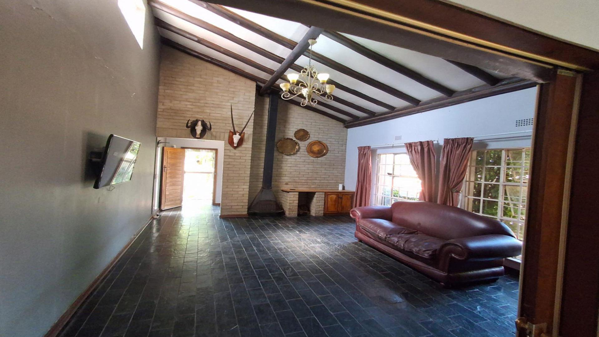 Lounges of property in Sunward park