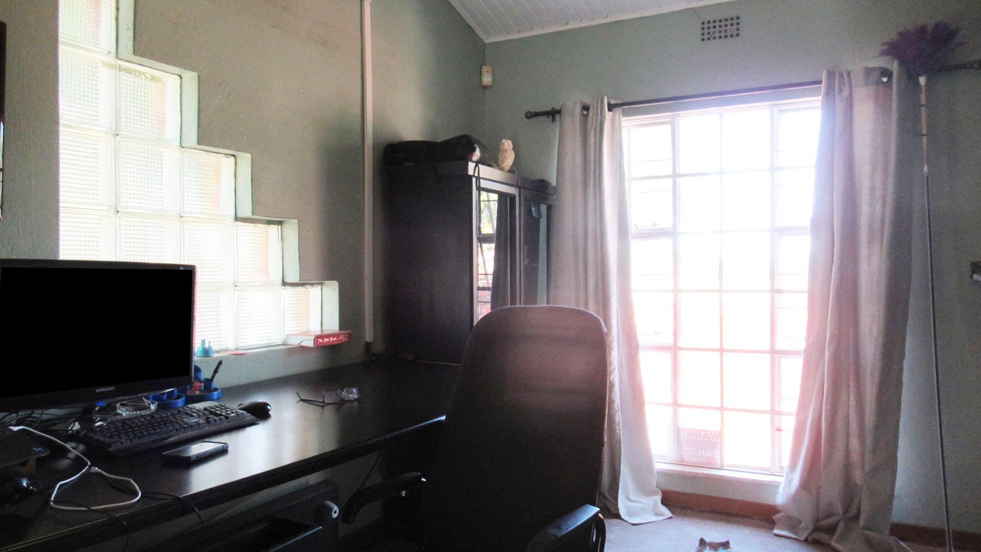 Study - 7 square meters of property in Sunward park
